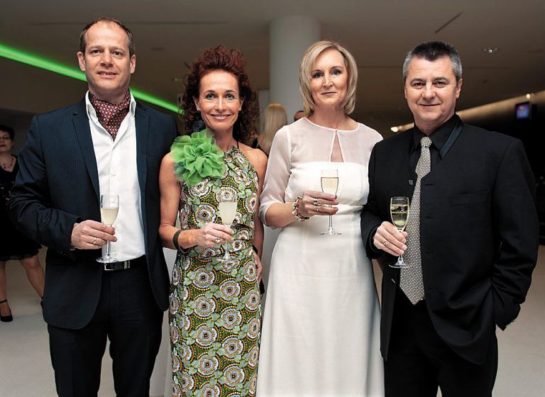 Stammgäste beim Misswahl-Ball: Gerhard Bösch mit Christine (l.) und Reisespezialist Klaus Herburger mit Marlies.