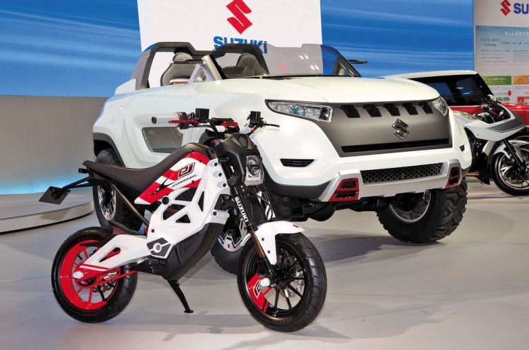 Starker AuftrittMit verschiedenen Crossover-Konzepten zeigt der Kleinwagen- und Allradspezialist Suzuki den Weg in die Zukunft der Marke. Gleich fünf Weltpremieren auf der Messe in Tokio sind ein starkes Signal. Zu sehen ist etwa der iV-4, der mittlerweile schon nahe am späteren Serienmodell sein soll (Foto unten). Der X-Lander (oben) wiederum basiert auf dem Dauerbrenner Jimny und gibt einen Ausblick, wie sich das Design der Marke entwickeln könnte.