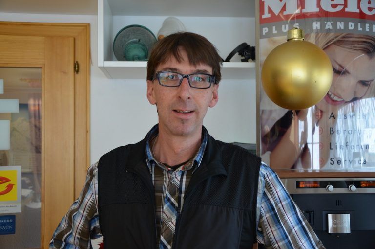 Stefan Bischof,LageristMeine Arbeit ist gar nicht eintönig. Wir haben mit vielen verschiedenen Angelegenheiten zu tun.