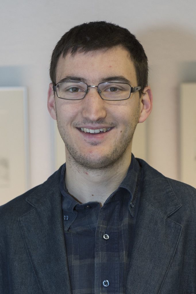 Stefan Dieth,VerlagsmitarbeiterDie Arbeit in unserem Verlag ist sehr abwechslungsreich und kreativ. Ich besuche auch gerne unsere Kunden in Österreich und in Deutschland und lass mich von ihnen für neue Karten inspirieren.  