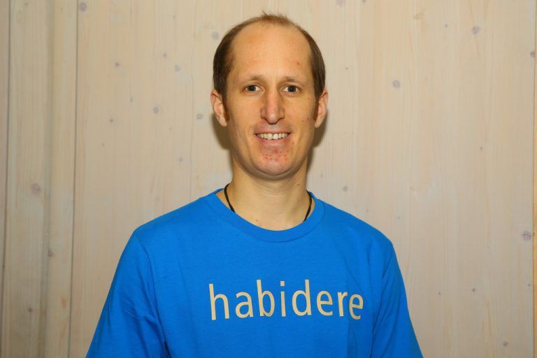 Stefan WalchWir verkaufen hier nicht irgendwelche Handelswaren an irgendwelche Konsumenten. Wir kennen die Hersteller unserer Produkte, wir kennen die meisten unserer Kunden persönlich – und die kennen uns. Gemeinsam können wir viel bewegen.