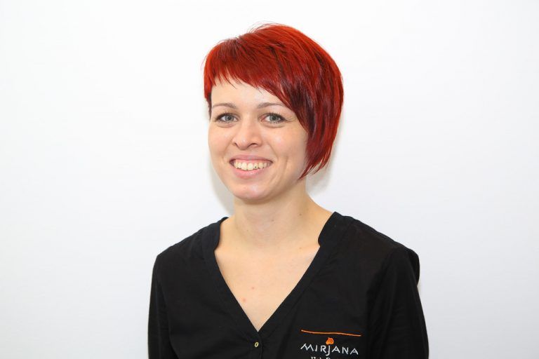 Stefanie Blank, Friseurin Schon als Kind stand für mich mein Berufswunsch fest, weil man als Friseurin Ideen verwirklichen und dabei Kunden glücklich machen kann.