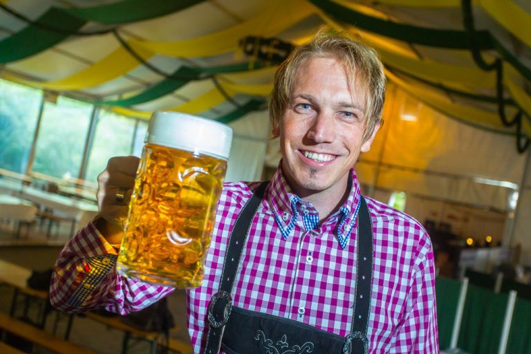 Stephan Winder organisiert im Fohren Center das größte Oktoberfest des Landes. Foto: vn/Steurer
