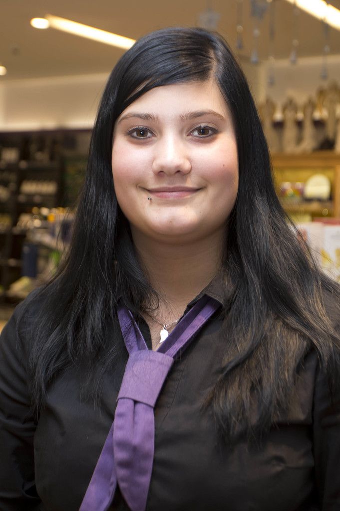 Tanja Amann, LehrlingIch bin im dritten Lehrjahr als Einzelhandelskauffrau tätig. Das Aufgabengebiet ist vielfältig und macht mir viel Spaß.