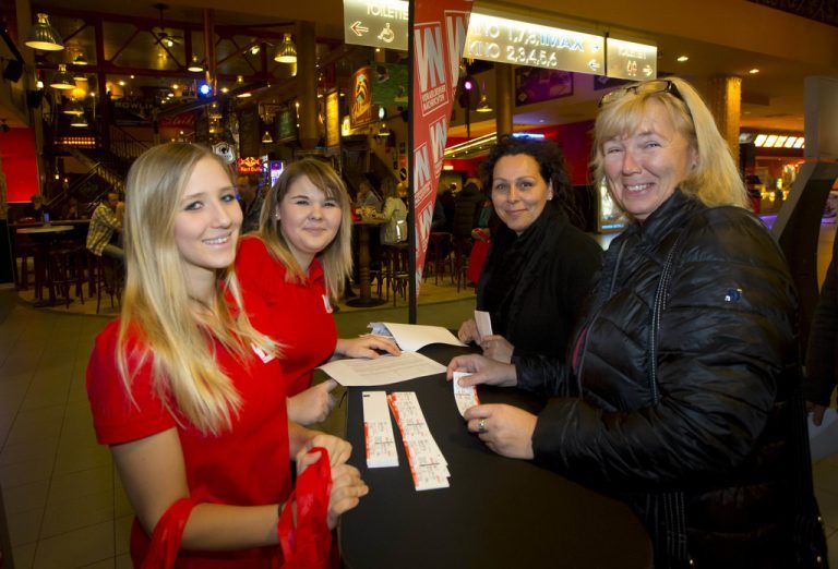 Tanja Neger und Barbara Enter genossen im Cineplexx Hohenems einen „männerfreien Abend“.