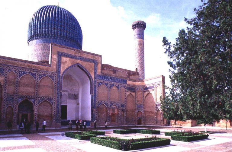 Timurs farbenprächtiges Mausoleum Gur-e Amir. Fotos: SRT