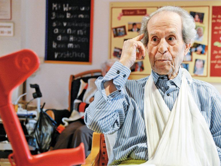 Trotz eines Schlaganfalls hat Hermann Wagner seinen Humor und das Interesse an politischen Vorgängen nicht verloren. Foto: vn/oliver Lerch