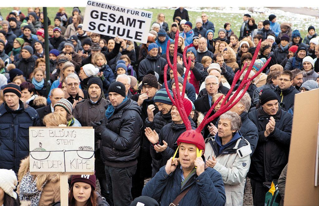 Demonstrationszug samt Kundgebung bewegte 2000 Lehrer Höherer Schulen.