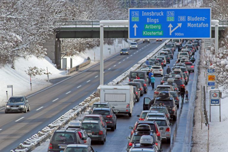 Stau auf der S 16 vor der Abfahrt ins Montafon. Die Asfinag sucht nach Lösungen. Foto: VN/Schwald