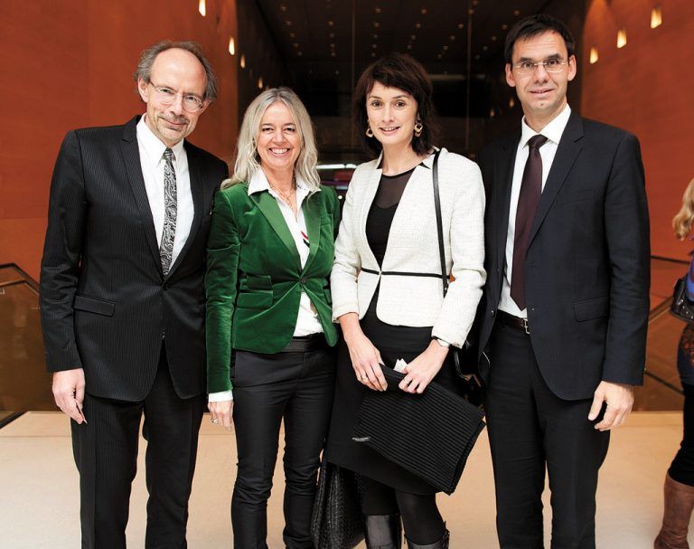 Verleger Eugen A. Russ (l.) mit Irene und Landeshauptmann Markus Wallner mit Sonja.