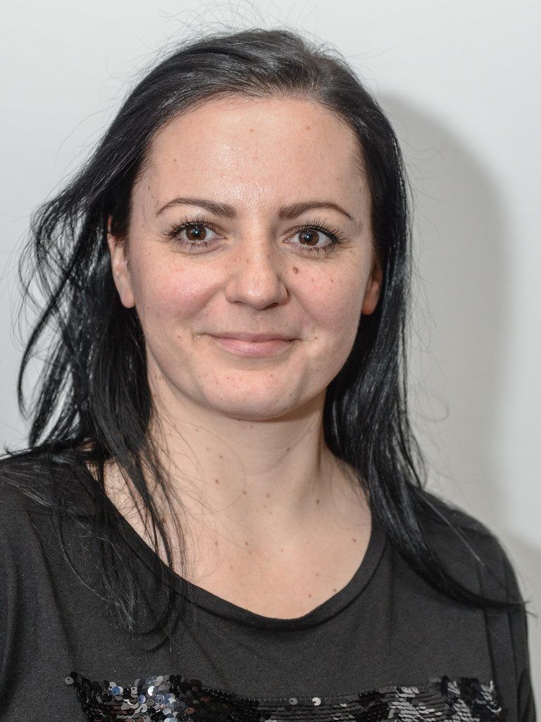 Veronique StablerFinanzen und RechnungswesenMir gefällt, dass ich Verantwortung habe und selbstorganisiert arbeiten kann. Zu meinen Aufgaben zählen Buchhaltung und Bilanzerstellung.