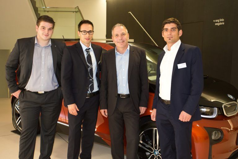 Vertreter von BMW Unterberger: Sebastian Büchel (l.) und Peter Reuer mit Markus Spiegel sowie Patrick Fleisch (VN).