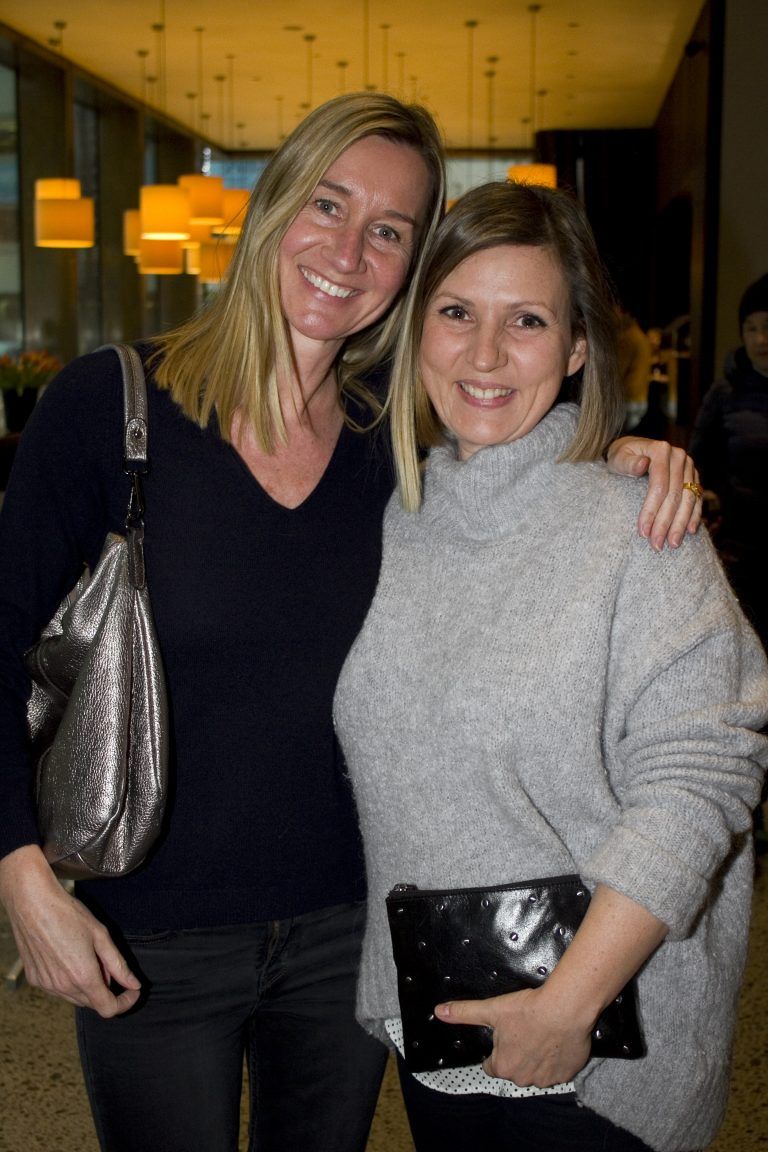 vl.Andrea Büchner (Bauwerkstadt) und Veronika Schaale kamen zur Eröffnung.