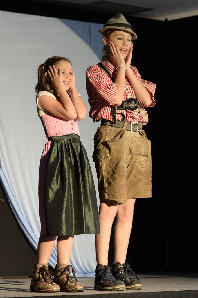 VMS Höchst. Das Märchen wurde nicht nur in Hensel und Grätel umbenannt, sondern auch tüchtig umgeschrieben.