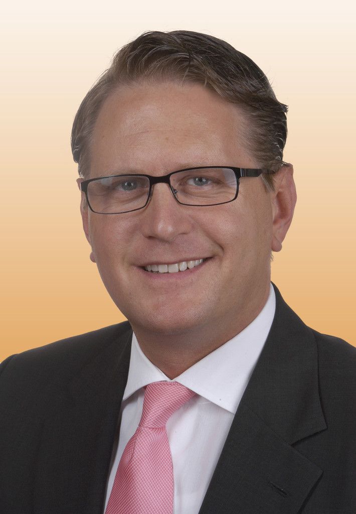 Vojislav Jevtic bildet gemeinsam mit . . .