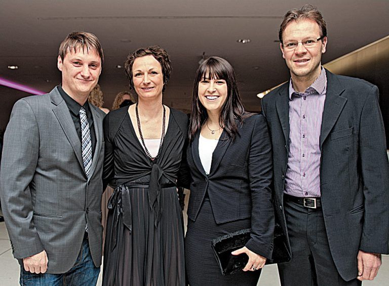 VOL.AT-Chefredakteur Marc Springer mit Sabine und VN-Verlagsleiter Gerhard Bertsch mit Sara.