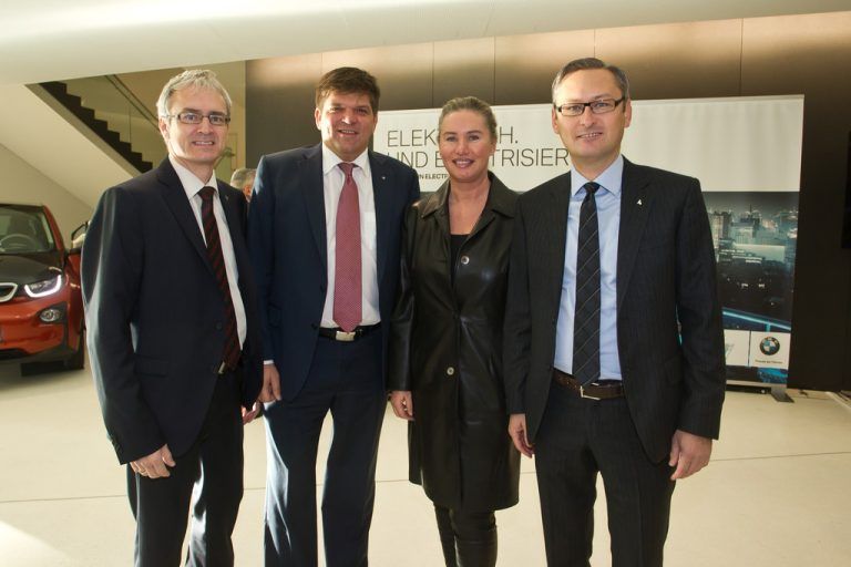 Volksbank-Vorstand mit VN-Chefredakteurin: Helmut Winkler (l.), Stephan Kaar, Verena Daum-Kuzmanovic und Gerhard Hamel.