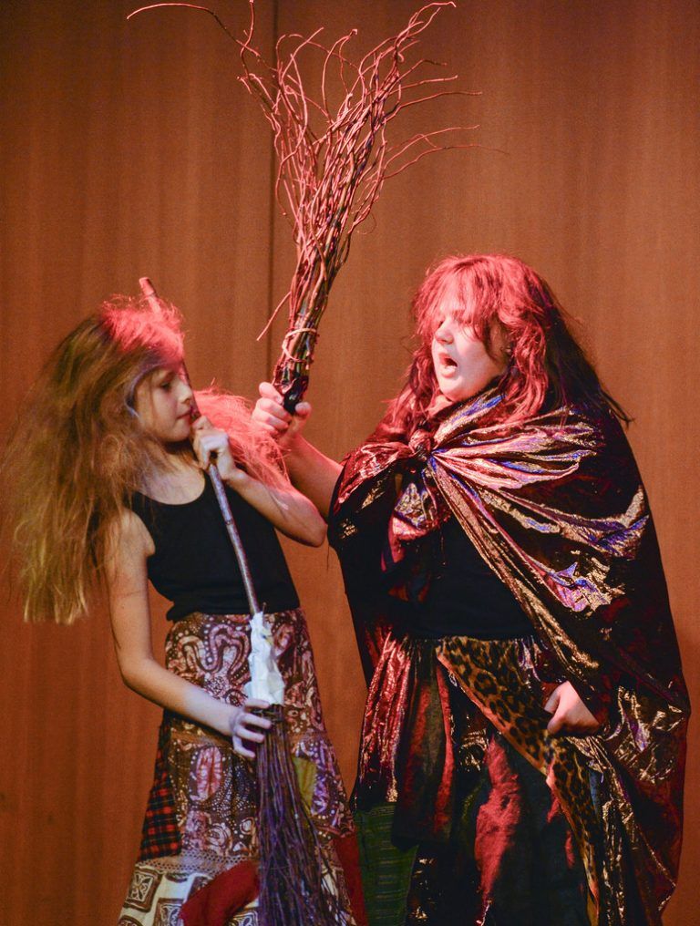 VS Hörbranz. So hatte sich die Kleine Hexe ihre erste Walpurgisnacht gewiss nicht vorgestellt. Aber weder die Oberhexe noch die böse Hexe Rumpumpel bleiben am Ende Sieger.