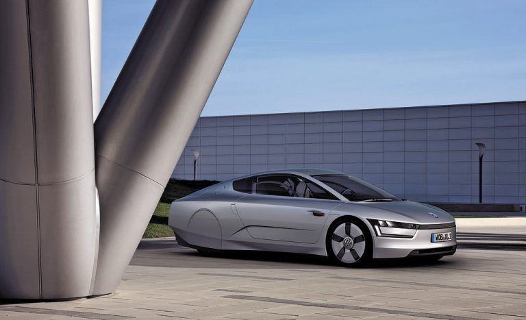 VW XL1: Der zweisitzige Diesel-Plu-in-Hybrid wird in einer Kleinserie von 200 Stück gebaut. Preis: 111.000 Euro.