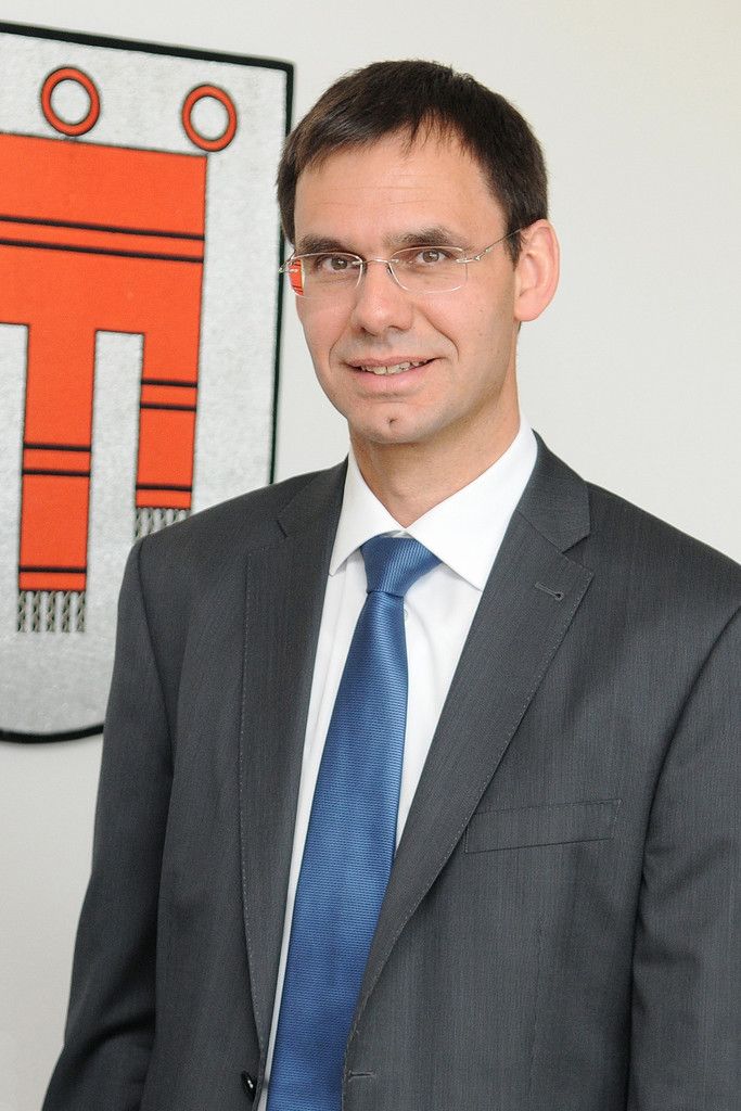 Es ist ein erfreuliches Ergebnis, besonders in Niederösterreich. Ich gratuliere Erwin Pröll! Es ist möglich, auch absolute Mehrheiten zu erreichen. Das gibt Rückenwind im Superwahljahr. Auch in Kärnten hat die ÖVP gut abgeschnitten, dort gab es insgesamt ein politisches Erdbeben. Stronach ist ein ernst zu nehmender Faktor. LH Markus Wallner, ÖVP