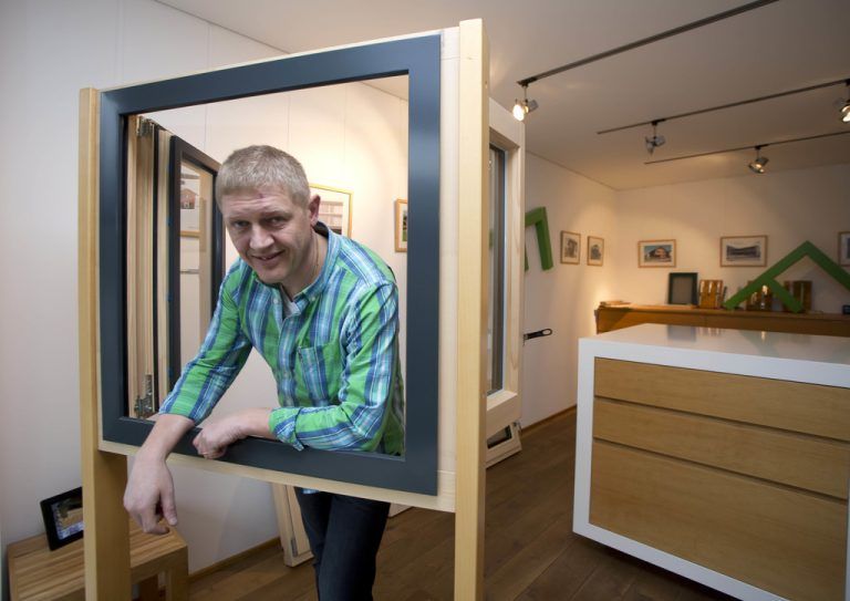 „Wer beim Kauf von Fenstern nur den Preis vergleicht, liegt falsch“: Michael Hartmann und sein Bruder Hannes schwören auf Nachhaltigkeit. fotos: vn/paulitsch