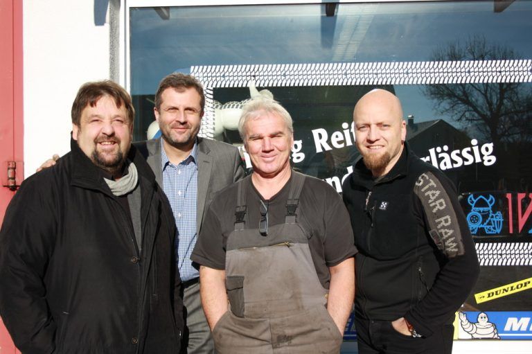 Werner Frick, mit Unternehmensberater Herbert Loos und der neuen Leitung Peter Rünzler und Jürgen Morscher. Foto: Loos