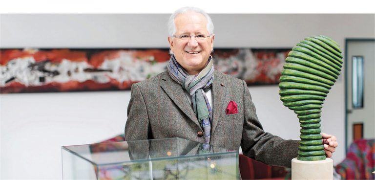 Werner Scheffknecht ist in der Welt der Medizinprodukte zu Hause. Er beliefert Österreichs Operationssäle. Daneben hat er ein großes Faible für Kunst.  Fotos: Lisa Mathis