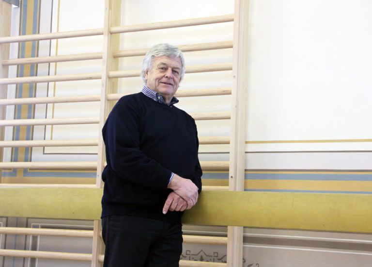 Werner Stiebinger, 68, DornbirnObmann-Stellvertreter und Abteilungsleiter der Turnerschaft DornbirnMit sechs Jahren kam der heute 68-jährige Werner Stiebinger zur Dornbirner Turnerschaft. Bereits während seiner aktiven Sportlerkarriere begann er darüber hinaus, im Verein ehrenamtliche Tätigkeiten zu übernehmen. Die Mithilfe bei der Organisation von Veranstaltungen oder als Verantwortlicher für die Geräte etwa. Heute ist er seit nunmehr einem halben Jahrhundert bei der Turnerschaft Dornbirn ehrenamtlich engagiert. „25 Jahre lang habe ich auch in der Akrobaten-Gruppe ‚Die vier Tomy’s‘ geturnt. Im Organisationsteam für Veranstaltungen sowie für die Gerätschaften und die Infrastruktur zuständig war ich unter anderem auch bei der Eurogym 2002 oder der Gymnaestrada 2007. Auch beim Umbau der historischen Jahnturnhalle war ich involviert“, sagt der Obmann-Stellvertreter. „Wenn es das Ehrenamt nicht gäbe, hätten Vereine keine Überlebenschance mehr. Ohne unsere rund 50 Ehrenamtlichen wären die erbrachten Leistungen für unseren Verein nicht zu finanzieren“, rechnet der Dornbirner vor, der selbst pro Woche rund zehn Stunden investiert.„Wenn Not am Mann ist, trainiere ich auch ab und zu unseren Nachwuchs, was mir viel Freude bereitet. Wenn es Veranstaltungen zu organisieren gilt, kommen dann meist noch viele Arbeitsstunden hinzu.“ Es motiviere ihn, wenn die Jugend für den Turnsport zu begeistern ist, Veranstaltungen gut ablaufen und es positive Resonanz der Turner und der Bevölkerung gibt. „Da zählt man dann die erbrachten Stunden nicht mehr, das gehört einfach dazu.“