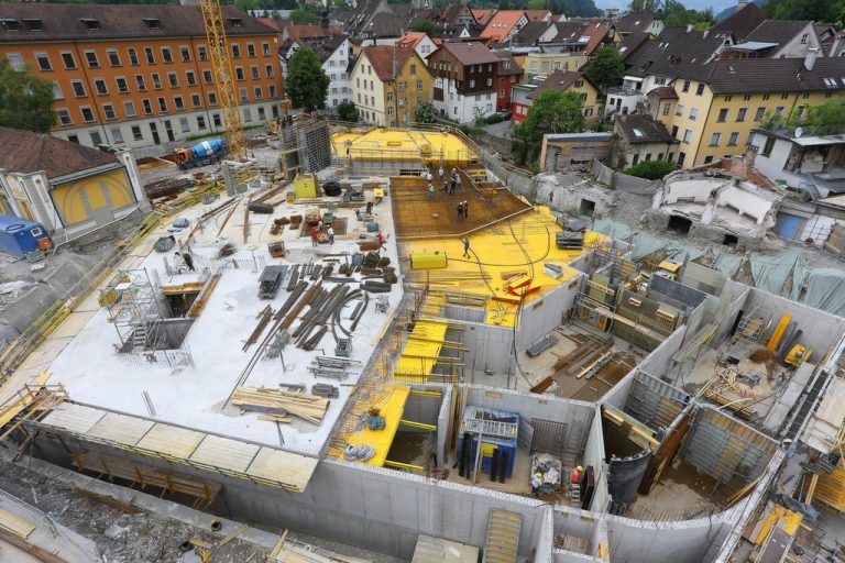 Wichtig für die Vorarlberger Bauwirtschaft: öffentliche Aufträge, z. B. das Montforthaus. Foto: VN/Hofmeister