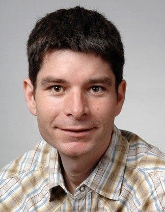 Wir freuen uns über diese Verbesserung. Sie beweist, dass einige seit 2007 gesetzte Maßnahmen bereits gegriffen haben. Trotzdem: Bildung ist nach wie vor von der sozialen Herkunft geprägt. Ich verhehle nicht, dass ich ein Anhänger der Gemeinsamen Schule bin. Mario Waldner, Elternvertreter