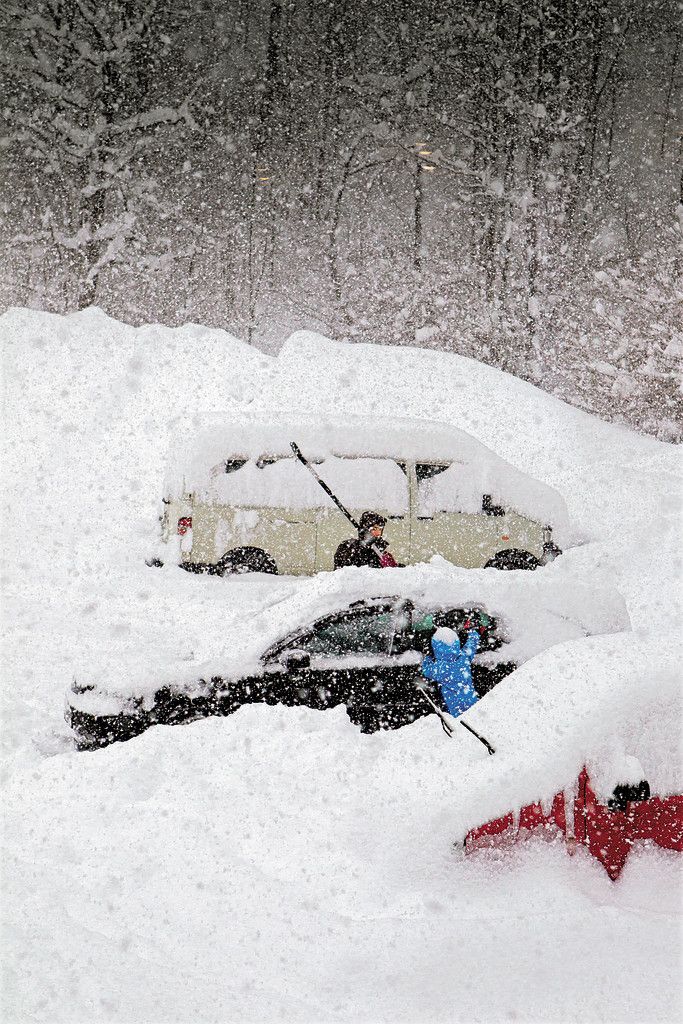 Wo versteckt sich wohl mein Auto? – Das haben sich am Freitagmorgen viele Vorarlberger beim Blick aus dem Fenster gefragt. Foto: VN/hartinger