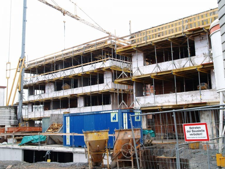 Wohnraum wird immer teurer. Einfamilienhäuser ohne vorhandenes Grundstück für die meisten Vorarlberger unleistbar. Foto: VN