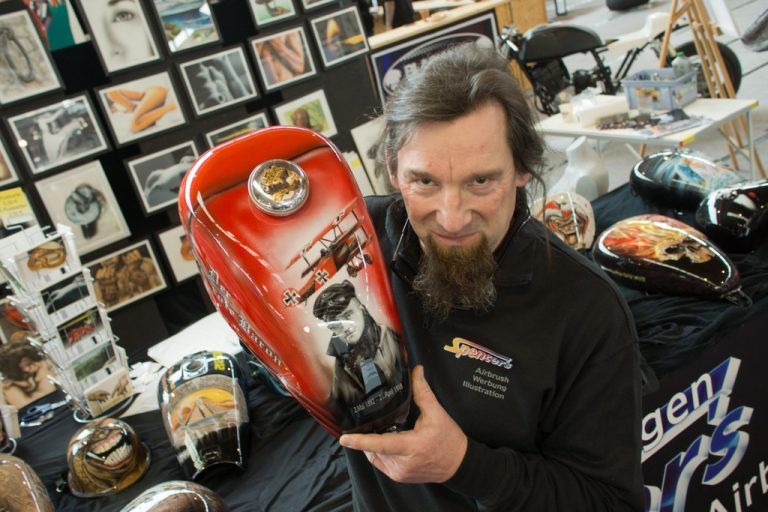 Wolfgang Hengge aus Baienfurt liefert den unverwechselbaren Tank.