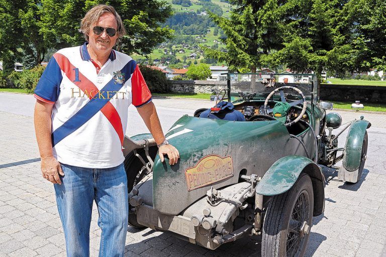 Wüstenstaub „ziert“ das Heck des Bentley 4½ Litre, Bj. 1929.