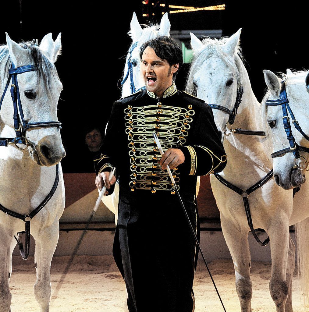 Der Ravensburger Weihnachtscircus beeindruckt mit tollem neuen Programm.