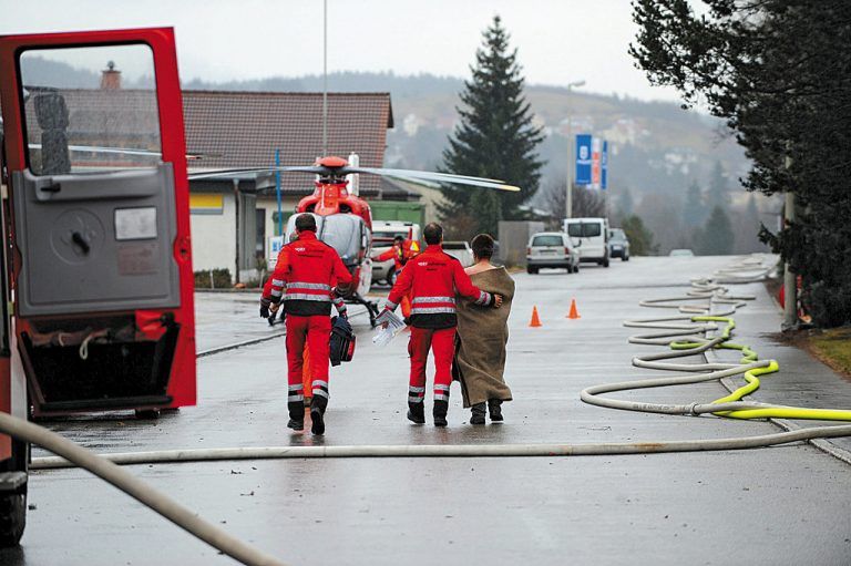 Zum Zeitpunkt der Explosion waren etwa 100 Personen in der Werkstätte. Die meisten konnten von den Einsatzkräften gerettet werden.