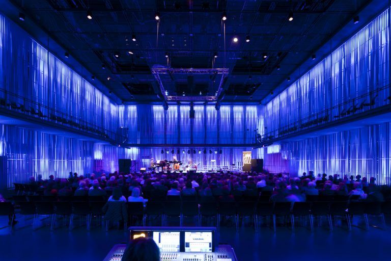 Zumtobel beleuchtet auch das Opernhaus in Reykjavik.