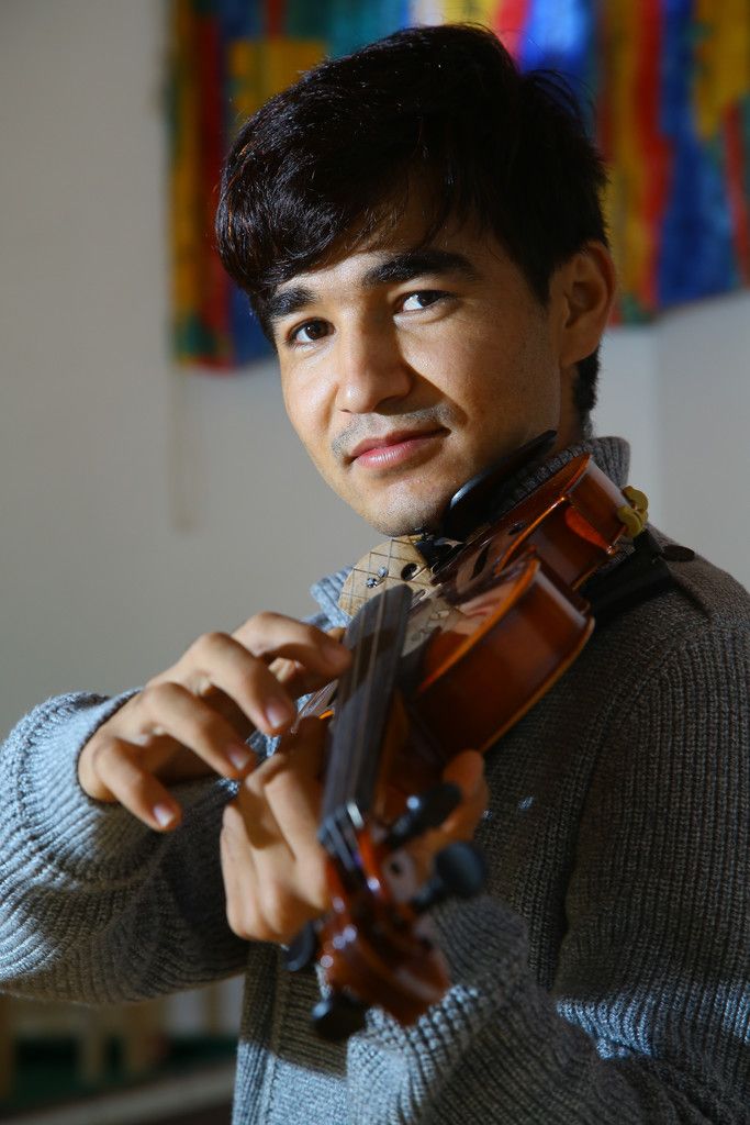 Zwei Stunden pro Woche übt er Geige. „Da steh ich erst am Anfang.“