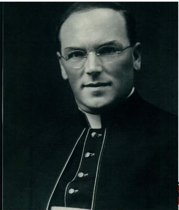 11. Station Jesus wird ans Kreuz genagelt.Angenagelt werden bedeutet ohnmächtig sein, nichts mehr tun können. Hilde Domin hat es in ein Gedicht gefasst: „Die schwersten Wege werden allein gegangen.“ Auch Provikar Carl Lampert hat seinen Weg zu Ende gebracht. Die Nazis haben ihn 1944 ermordet.