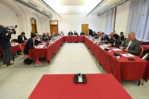 KH Nord &#8211; U-Kommission mit Blumen und Reformwünschen beendet