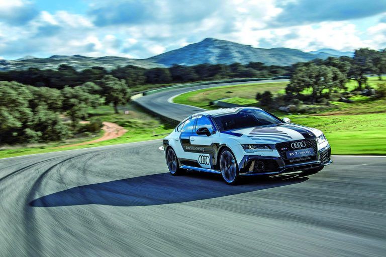 560 PS stark, 305 km/h schnell und fahrerlos: das „Audi RS 7 piloted driving concept“. Foto: werk