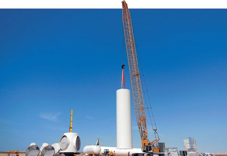 60 Prozent der Exporte außerhalb der EU: Liebherr-Raupenbagger im Einsatz in Marokko.  Werksfoto  