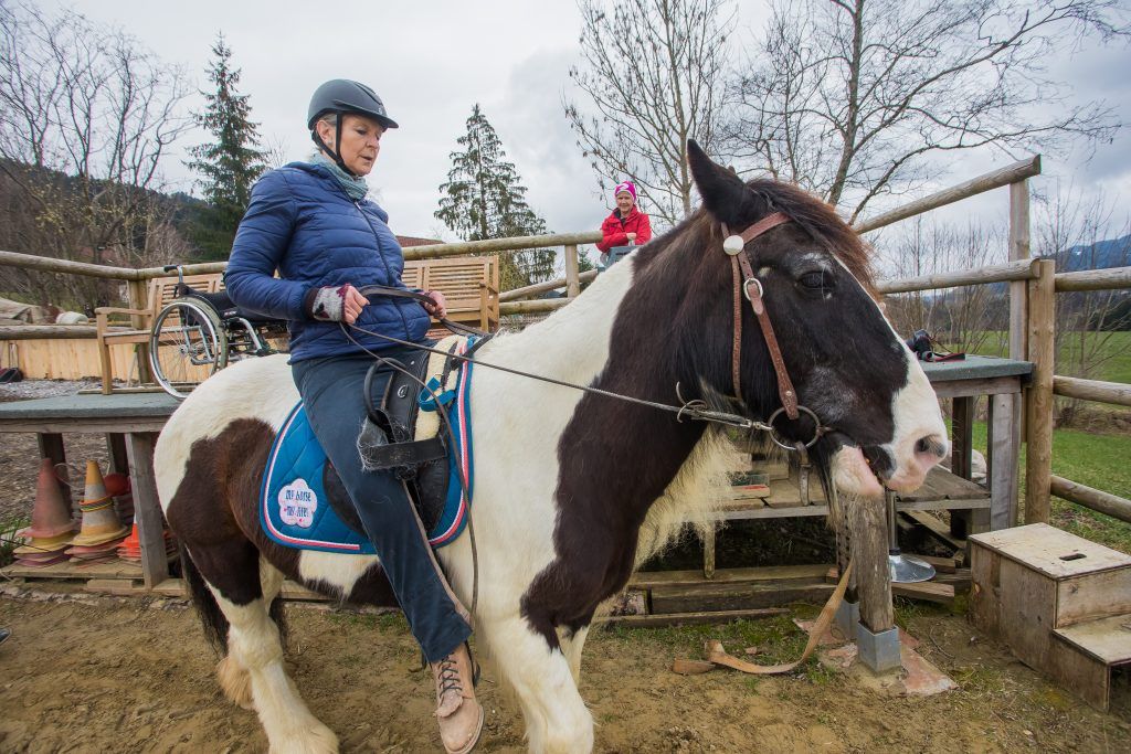 Natalie Bregenzer und ihr Pferd helfen Menschen mit Handicap