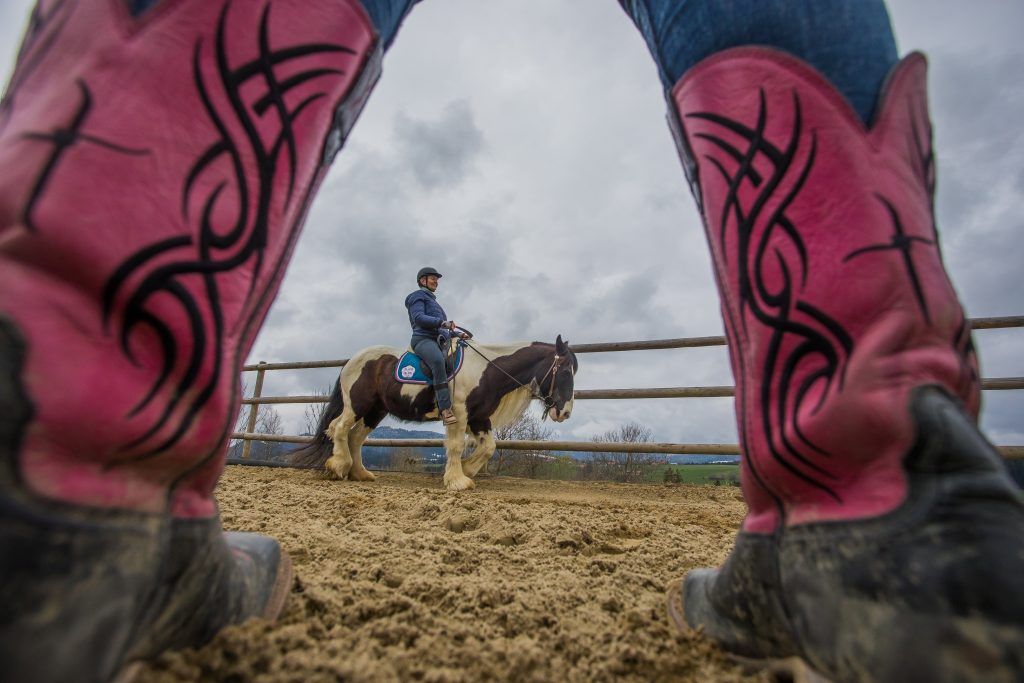 Natalie Bregenzer und ihr Pferd helfen Menschen mit Handicap