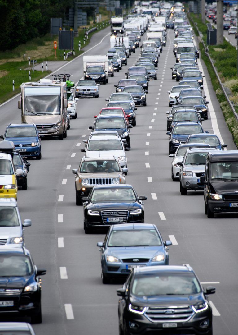 Der Verkehr ist das größte Sorgenkind der Klimapolitik. Um die gesetzten Ziele zu erreichen, braucht es laut Umweltbundesamt Verhaltensänderungen.DPA