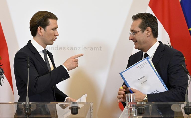 Vieles, was sich auf bundespolitischer Ebene tut, hat es schon einmal gegeben. Im Rückblick erscheint einiges weniger hysterisch, anderes wichtiger. Das Buch zeigt, was gemeint ist. APA
