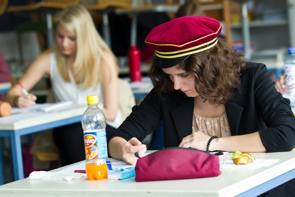 Landesschulsprecherin übt heftige Kritik an Zentralmatura, Inspektorin beruhigt.