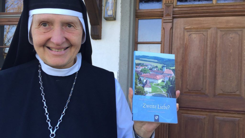 Äbtissin Hildegard Brem schrieb ein Buch über Spätberufene