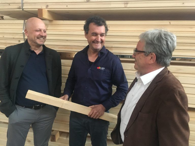 Strategien für die Zukunft entwickeln (v. l.) Fachgruppen-GF Alfred Hehle, Innungsmeister Herbert Brunner und Holzbaukunst-GF Matthias Ammann. VN/sca