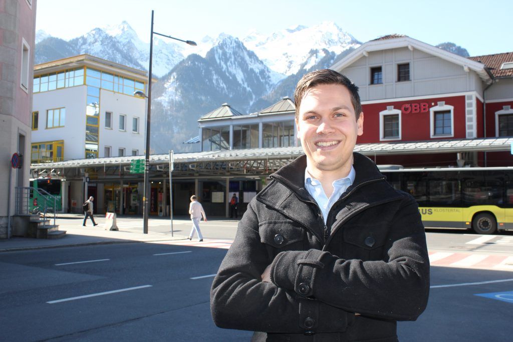 Julian Hackl ist für alle ÖBB-Bahnhöfe im Unterland verantwortlich